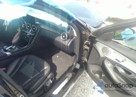 2016 Mercedes-Benz C 300 Sport 4Matic/Luxury 4Matic/4Matic z USA, uszkodzony, nr VIN 55SWF4KBXGU134068